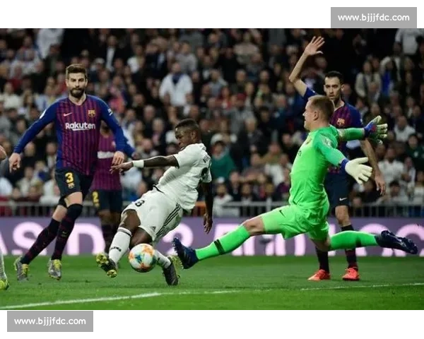 德比黄牌时刻：佩德里拽衣止损，维尼修斯的速度宣言